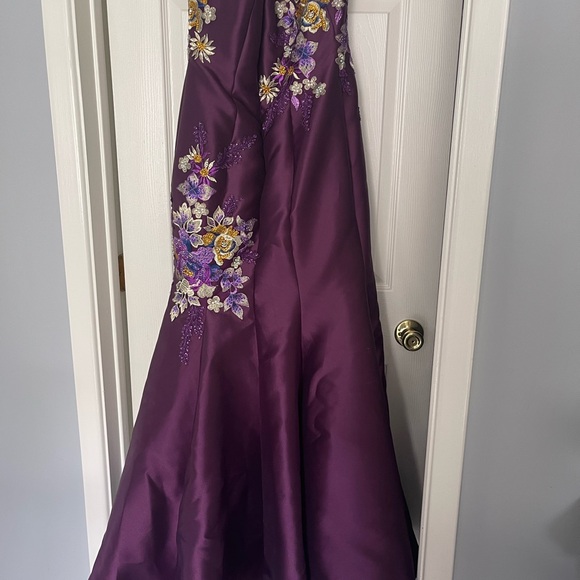 Women’s formal gown - Picture 3 of 13
